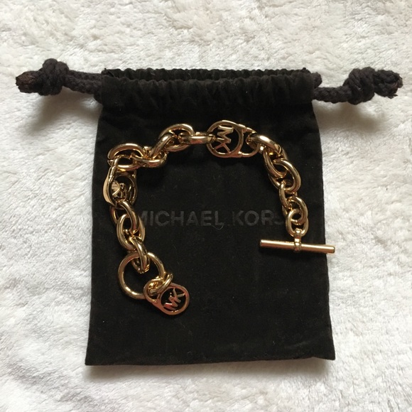 Michael Kors Fulton Toggle Link Gold Bracelet - Picture 2 of 7